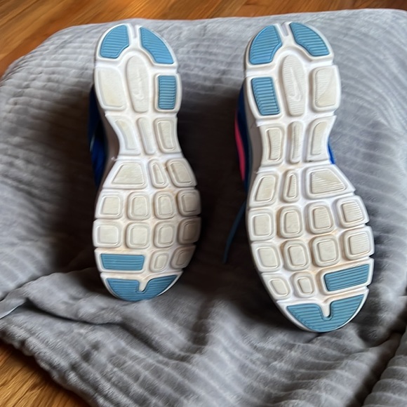 Women’s Nike Flex Experience RN 3 - Picture 2 of 4